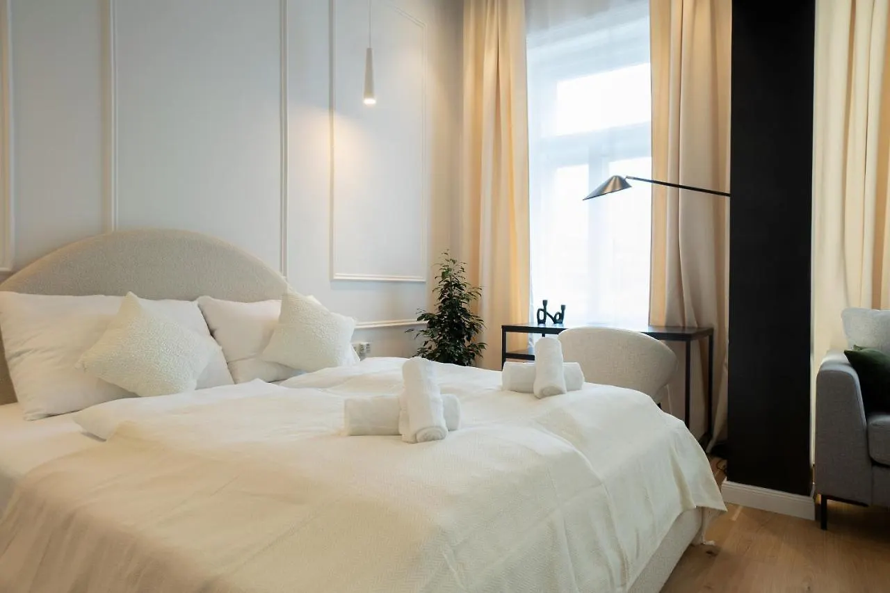 Brand-New 2-Room Apartment With A King Size Bed location