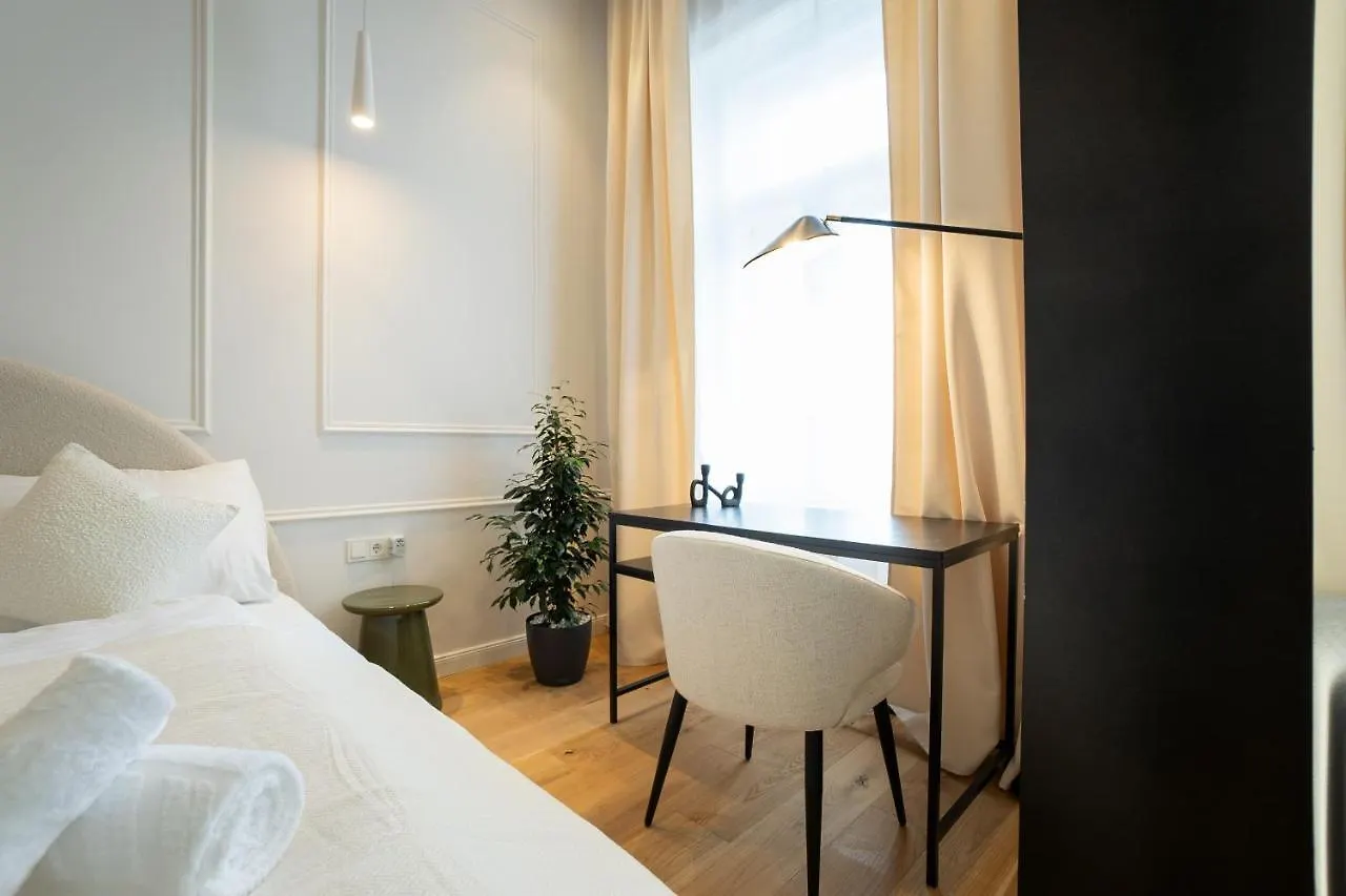 Brand-New 2-Room Apartment With A King Size Bed Vienna