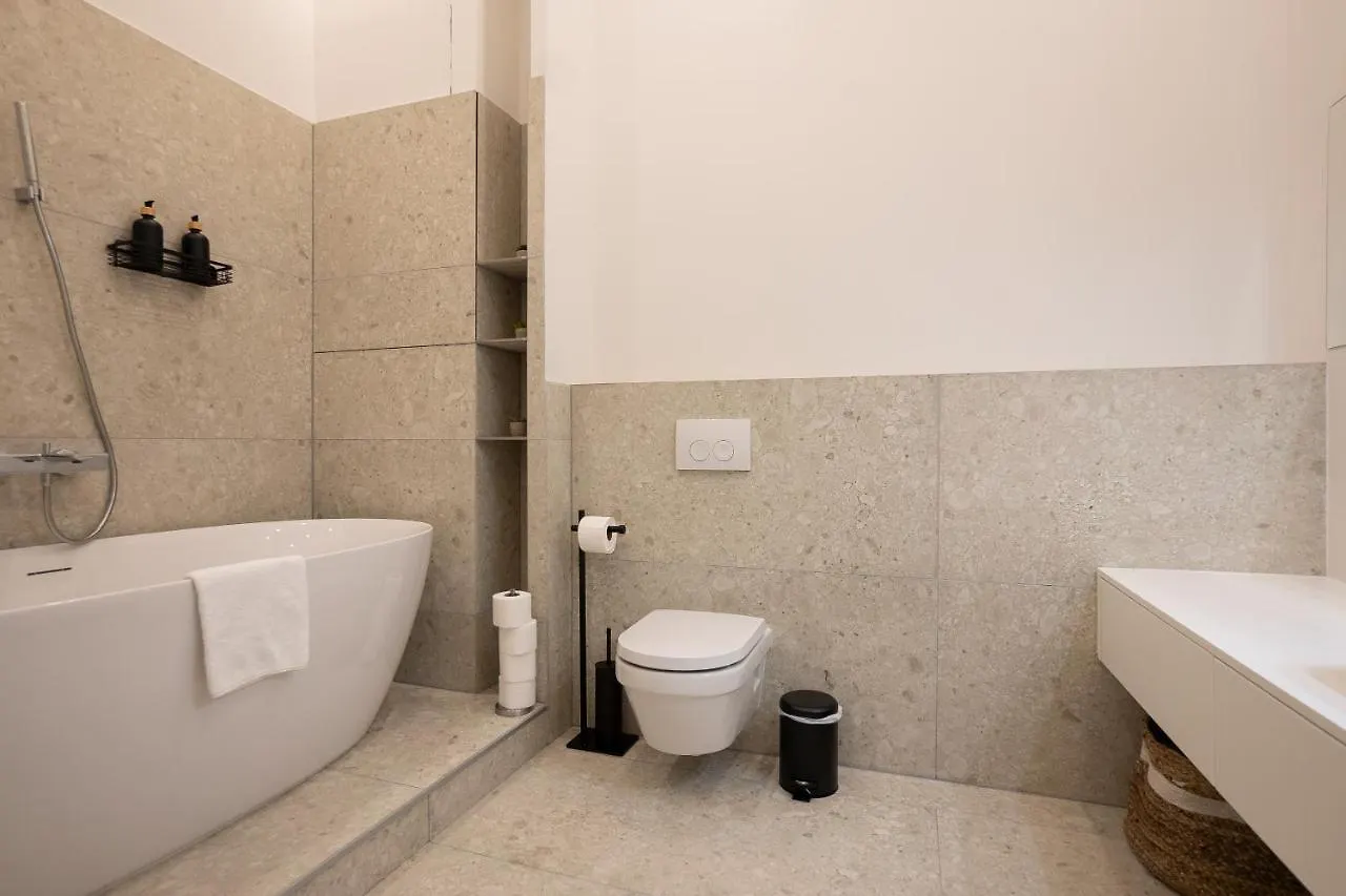 Brand-New 2-Room Apartment With A King Size Bed Vienna