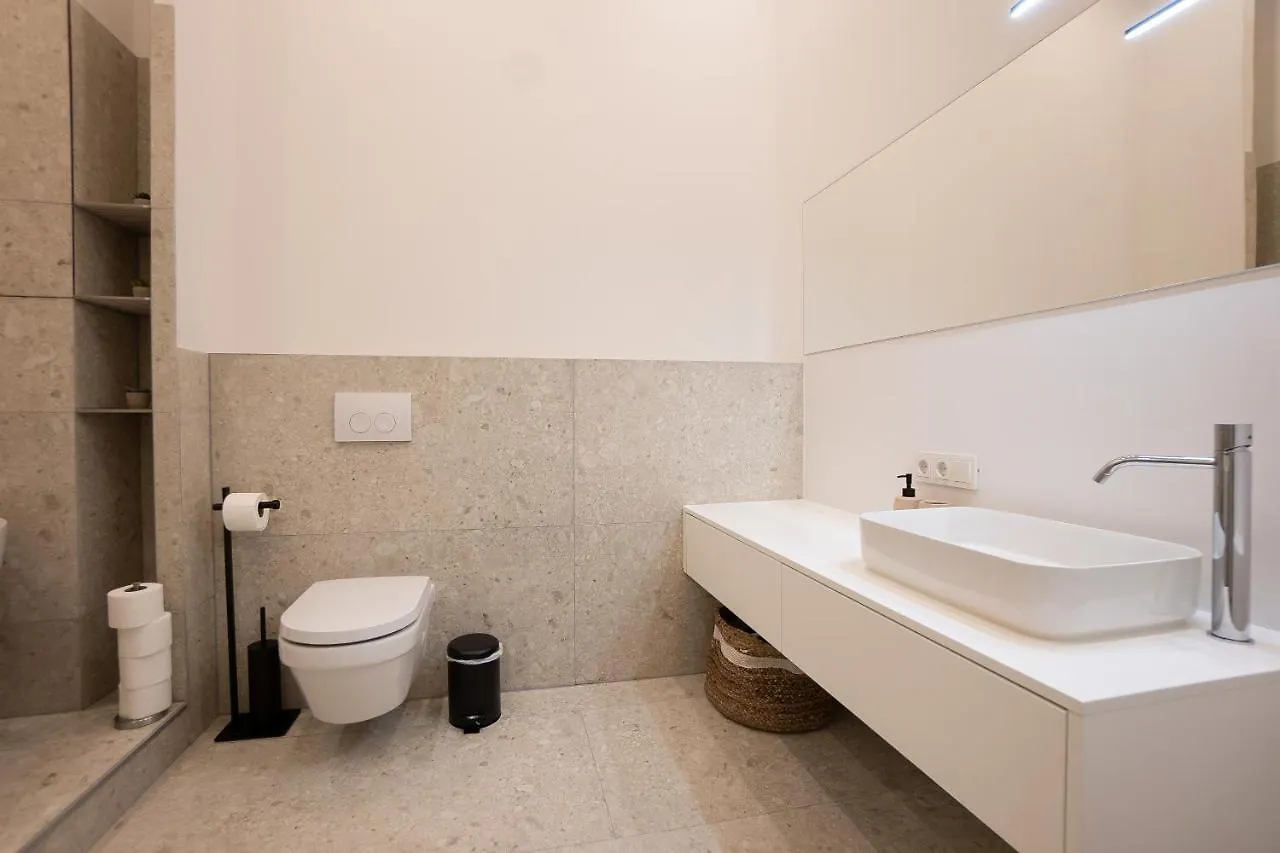 Brand-New 2-Room Apartment With A King Size Bed Vienna